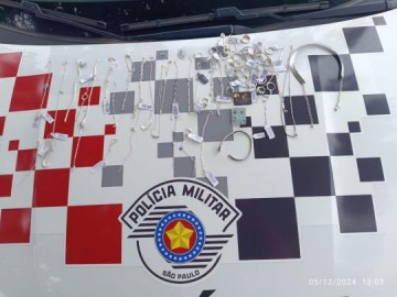 Den�ncia leva pol�cia a recuperar semi-joias furtadas em Osvaldo Cruz