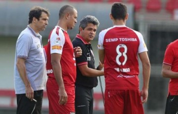 Ney repete estratgia da Libertadores e exige ritmo forte no domingo