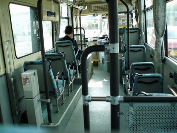 Mulher vai � Justi�a ap�s ficar presa em catraca de �nibus em Ara�atuba