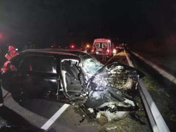 Duas mortes: motorista invade a pista contr�ria e bate de frente com carro de policial em Quintana
