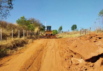 Prefeitura anuncia que 90% das estradas rurais de Osvaldo Cruz j esto em condies de uso para o perodo das chuvas