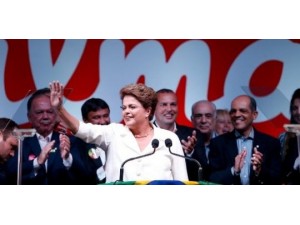 Eleita, Dilma pede unio em primeiro discurso