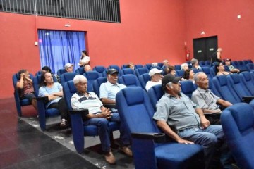 Prefeitura de Osvaldo Cruz promove palestra de orienta��o para idosos beneficiados com mutir�o de catarata