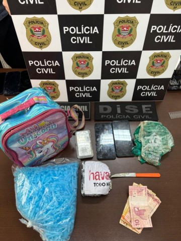DISE de Tup� prende m�e que guardava tijolo de coca�na em mochila de crian�a no quarto da casa