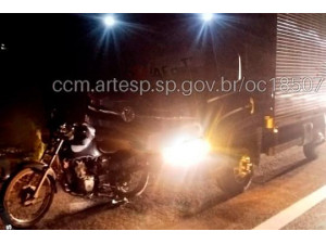 Motociclista morre atropelado por v�rios ve�culos ap�s acidente na SP-294 em G�lia