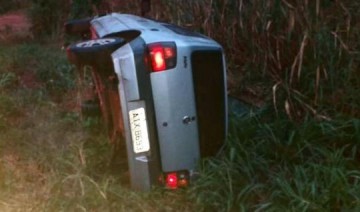 V�DEO: Uno capota na SP-425 entre Rin�polis e Parapu�