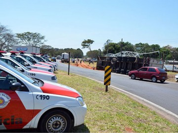 Saqueadores levam 120 caixas de frango congelado em Pen�polis