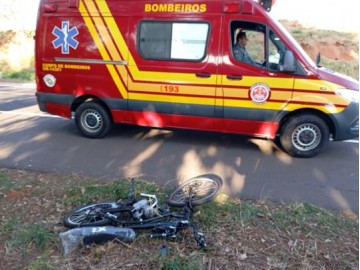 Idoso tem ferimentos graves ap�s batida entre bicicleta motorizada e carro na vicinal entre Sagres e Osvaldo Cruz