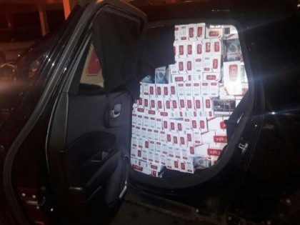 Carga de cigarros do Paraguai foi apreendida em Presidente Epit�cio (Foto: Pol�cia Militar Rodovi�ria/Divulga��o)