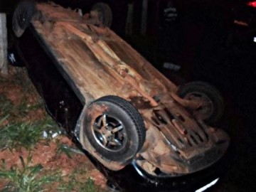 Vicinal em Panorama: Astra capota e motorista � lan�ado para fora