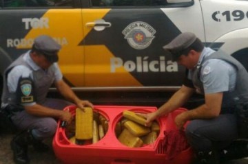 Com caixa de som lotada de skank, passageiro de �nibus � preso por tr�fico de droga