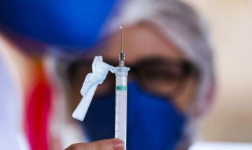 Vacinas contra Covid sero includas no calendrio de vacinao