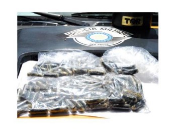 Boliviano � preso com c�psulas de coca�na no est�mago em Ara�atuba