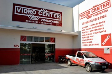 Vidro Center: Blindex inova em sua linha de box com pelcula protetora