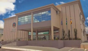 Justi�a suspende lei que criou cargos de diretores em Bastos ap�s den�ncia de aumento salarial irregular a secret�rios