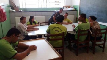 Pol�cia Militar ministra aulas de Proerd em Apae de Dracena