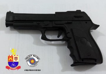 Polcia Militar apreende arma de brinquedo com adolescentes em Adamantina