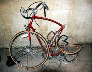 Motorista atinge ciclista em Osvaldo Cruz