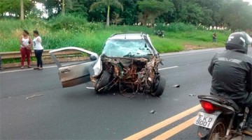 Grave acidente deixa duas v�timas graves pr�ximo a AABB de Tup� na SP-294