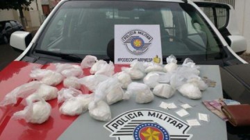 Homem � preso com mais de 1 mil por��es de maconha na SP-294