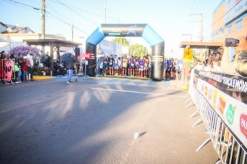 VDEO: Supermercado Bandeiras promove a 3 Corrida e Caminhada Fora e Movimento no dia 1 de junho