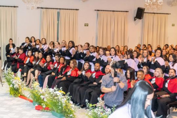 Como foi a formatura de turmas de Administra��o, Ci�ncias Cont�beis, Direito e Pedagogia da Reges de Osvaldo Cruz