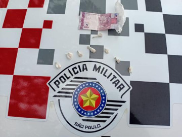 Homem � preso por tr�fico de drogas na Vila Esperan�a, em Osvaldo Cruz