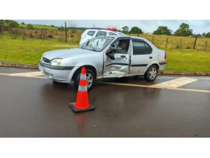Acidente entre carros deixa feridos em estrada vicinal Osvaldo Cruz-Salmour�o