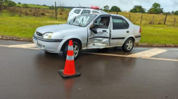 Acidente entre carros deixa feridos em estrada vicinal Osvaldo Cruz-Salmour�o