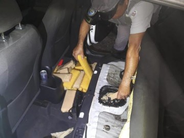 Pol�cia Rodovi�ria localiza maconha escondida em tanque de combust�veis e det�m dupla por tr�fico