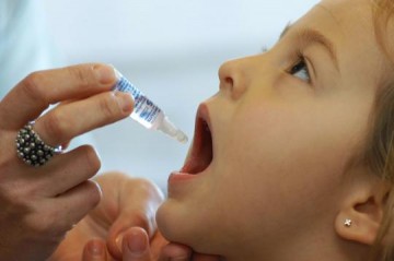 Sbado tem campanha de vacinao contra a plio: saiba onde vacinar seu filho
