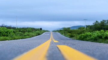 Acidente com tr�s ve�culos mata uma pessoa e deixa outras tr�s feridas em Jo�o Ramalho