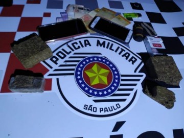 PM prende tr�s traficantes com meio quilo de maconha em In�bia Paulista
