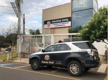 Beb� morre ao ser esquecido dentro de carro em Rio Preto