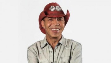 Cantor Christian tem mal s�bito, cai da escada e � internado �s pressas