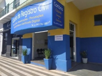 Cartrio do Registro Civil entrega certides de nascimento a mais de 300 alunos
