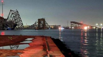 VDEO: Ponte desaba aps coliso de navio cargueiro nos EUA: autoridades buscam vtimas em rio