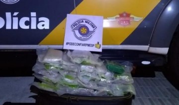 Auxiliar geral � presa com tabletes de coca�na e maconha dentro de �nibus