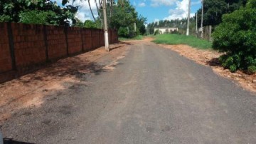 Morador de Parapu compra resto de asfalto para consertar rua no bairro Nova Parapu