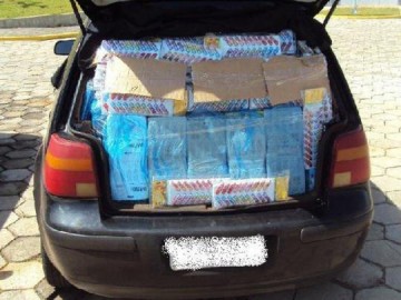 Rodovi�ria apreende 1,5 mil estojos de maquiagem e 3 mil isqueiros em Venceslau