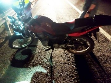 Homem morre ap�s ser atropelado por moto e condutor do ve�culo � socorrido com ferimentos graves