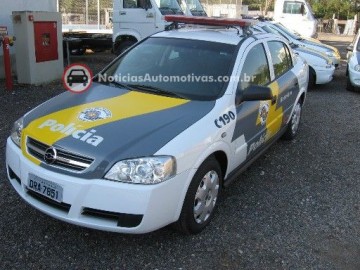 Pol�cia aprende mais de 100 quilos de maconha sob lataria de carro na divisa com MS