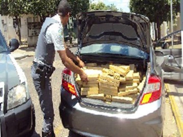 Pol�cia apreende quase 600 kg de maconha em Dracena