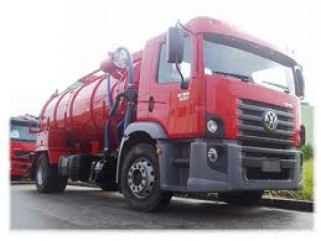 Caminh�o de transporte de carne tomba em Fl�rida Paulista