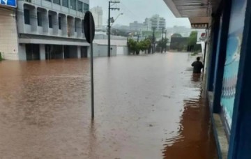 Sobe para 6 o n�mero de mortos ap�s temporal no Paran�