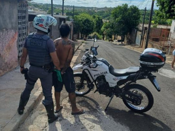 Policiais Militares capturam homem procurado pela Justi�a em Osvaldo Cruz
