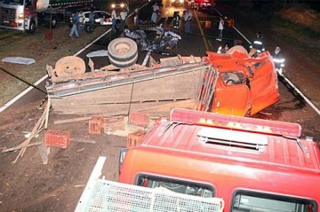 Acidente mata tr�s em Dracena