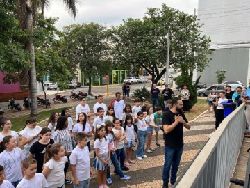 Projeto Guri encanta p�blico em homenagem ao M�s das M�es no Pa�o Municipal