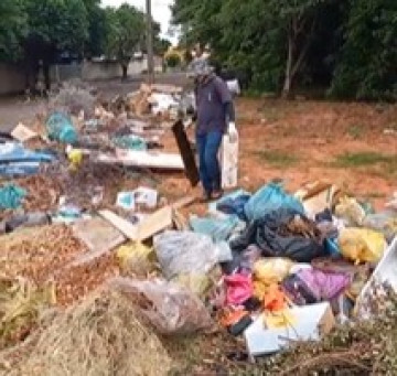 Prefeitura inicia opera��o de limpeza no Bairro Agostinho Caliman