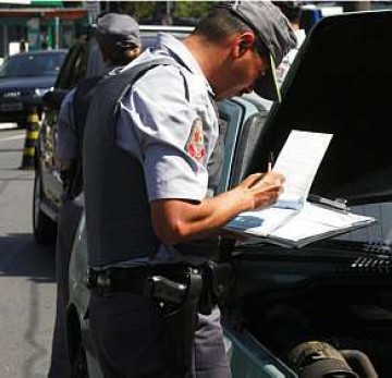 Mais de mil s�o multados nas rodovias; 66% por velocidade